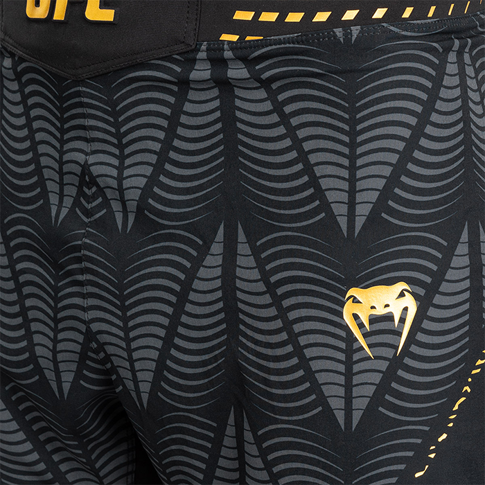 UFC Zenith by Venum Fight Night Fightshorts Lang model Sort Guld